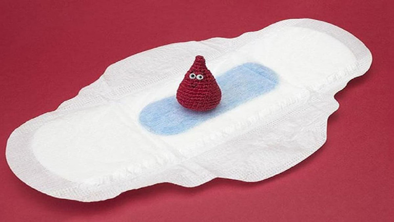 Kinh nguyệt không đều ra máu đen cảnh báo điều gì